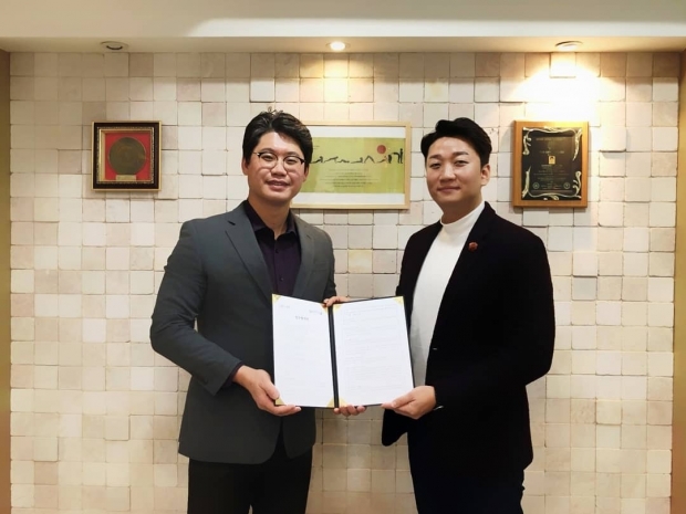 이승환 한국조직위원회 사무처장(왼쪽)과 이종언 백향진코리아대표(오른쪽) /사진 제공 백향진