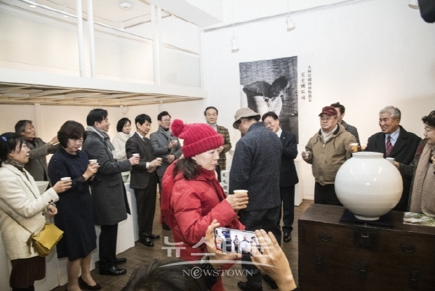 제9회 天土 백도곡 개인전 ‘양구백토 조성물전’(김한정 기자)