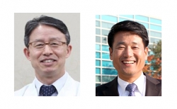 왼쪽부터 2대 정우문단장, 3대 김종대단장
