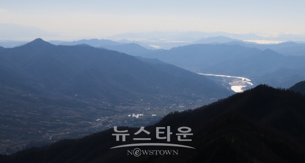 지리산 시루봉에서 본 악양면과 하동읍