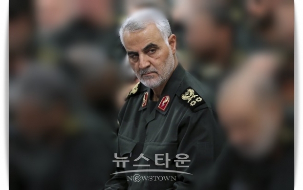 이라크에 주둔하고 있는 약 5,000명의 미군 병력은 분명한 잠재적 목표물이다. 과거에 이란이나 이란의 대리인들이 공격한 종류의 표적들도 그렇다. 분명한 것은 걸프만에서의 긴장은 더 높아질 것이다. (사진 : 카셈 솔레이마니 쿠드스군 사령관)
