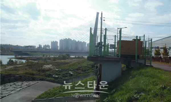 배수문 전경
