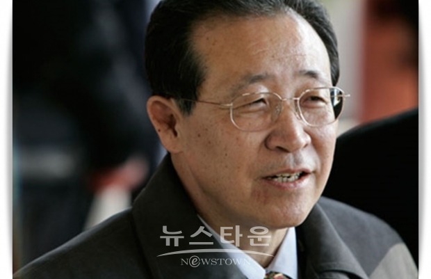김계관은 “조미(북미) 사이에 다시 대화가 성립되자면, 미국이 우리가 제시한 요구사항들을 전적으로 수긍하는 조건에서만 가능하다고 할 수 있겠지만, 우리는 미국이 그렇게 할 준비가 되어있지 않으며 ,또 그렇게 할 수도 없다는 것을 잘 알고 있다”고 말했다.