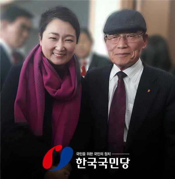 ▲ 이언주 국회의원(좌), 한국국민당 윤영오 총재(우)