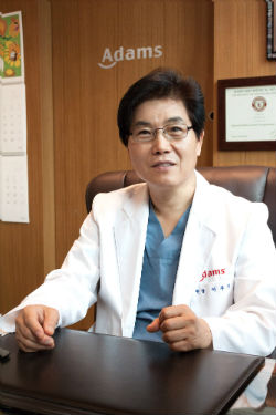 아담스 비뇨기과 이무연 원장