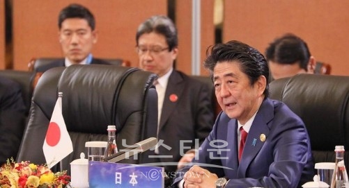 아베 총리는 예산위에서 “감염자에 대한 입원 조치나 공적 비용으로 적절한 의료를 가능하게 하기 위해, 내일의 내각회의에서 지정 감염증으로 지정한다"고 말했다.