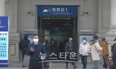 2월 2일 : 필리핀에서 중국 밖에서 첫 사망자가 발생했다. 환자는 우한 출신의 중국인이었다. 중국의 사망자 수는 304명으로 늘어났으며, 감염자는 1만4380명으로 집계됐다./사진 : 유튜브