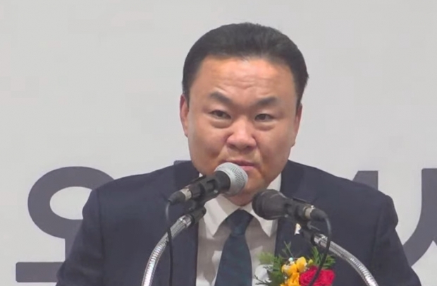 손상윤 자유당 창당준비위원장이 14일 대전광역시당 창당대회에서 격려사를 하고 있다.