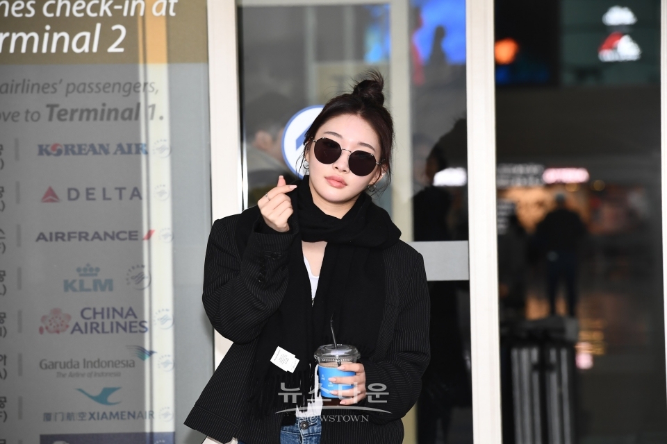 청하 공항패션, 완벽한 패션 감각으로 눈길 사로잡아  / 고득용기자 ⓒ뉴스타운