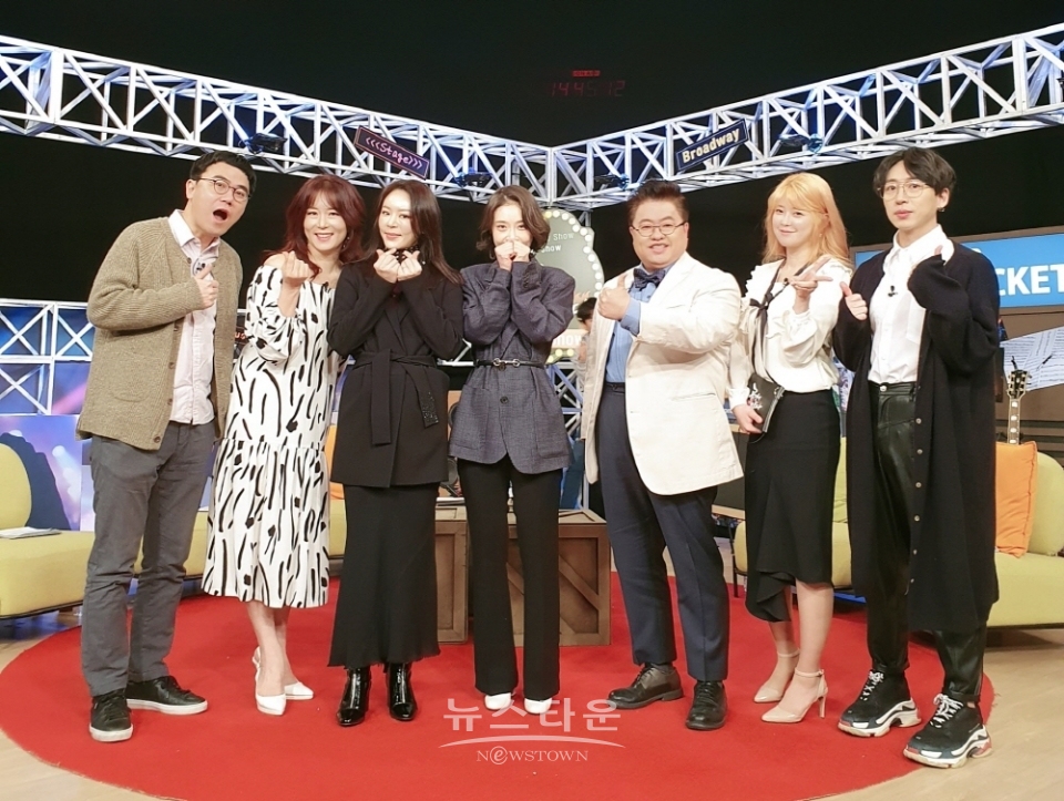 뮤지컬 ‘마리 퀴리’ 리사-김히어라, tbs ‘공연에 뜨겁게 미치다’서 섬세한 감성의 듀엣 라이브 선보여 ‘눈길’ / 고득용기자 ⓒ뉴스타운