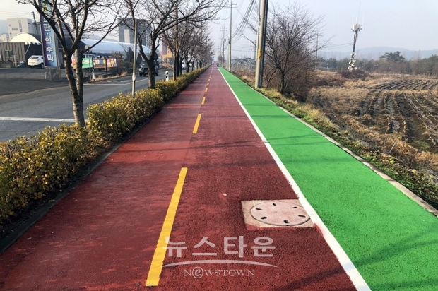 봄을 맞이해 새롭게 단장한 신정호 자전거도로