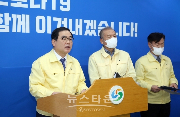 허성무 창원시장은 5일 창원시 프레스센터에서 브리핑을 열고 5일 현재 2명의 코로나 19 확진 환자가 발생해 총 19명의 환자가 발생 했다고 발표했다.