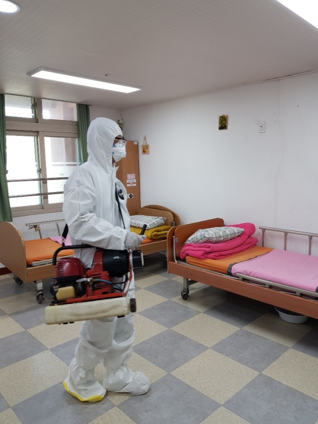 ▲ 사진 :노인전문요양 여래원 방역활동