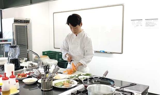 국제호텔직업전문학교