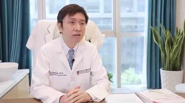 (사진설명 : 비아이오성형외과 김효원 원장)