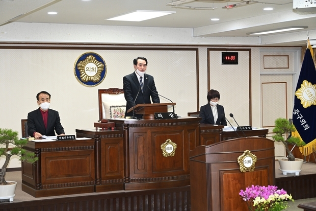 의사 진행하는 서명석 의장