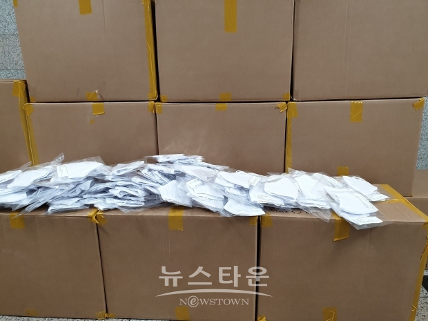 창원시는 부산교도소에서 제작한 면 마스크 2만매를 저소득층에게 보급할 계획이다