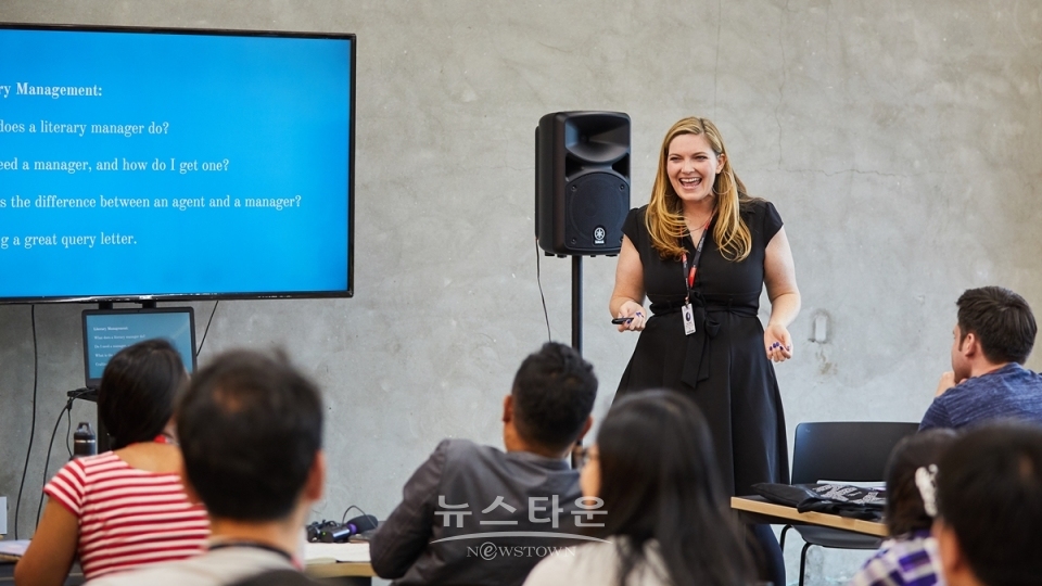 지난해 BIFAN의 ‘잇 프로젝트’ 비즈니스 미팅(좌측) 및 ‘환상영화학교’ 강의 현장 / 고득용기자 ⓒ뉴스타운