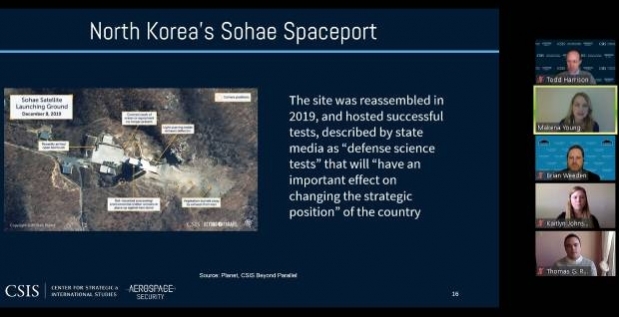 미국 전략국제문제연구소(CSIS)가 6일 개최한 ‘우주 공간에서의 위협과 도전’을 주제로 화상회의에 참석해 발언하는 토론자들. 오른쪽 위에서 두번째가 전략국제문제연구소의 마케나 영(Makena Young) 연구원. 화상회의 동영상 캡처