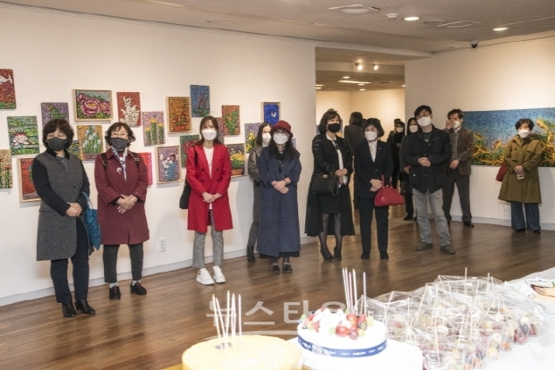 제56회 서양화가 김용모 개인전 ‘또 다른 시작’(김한정 기자)