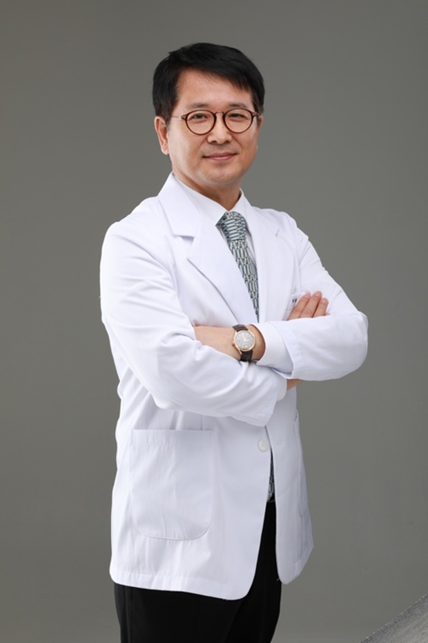 (사진설명 : 비아이오성형외과 박재우 원장)
