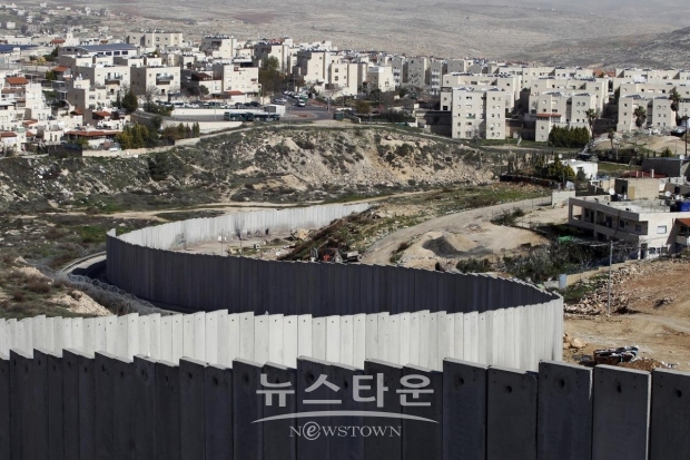 팔레스타인 사람들은 독립된 국가의 일환으로, 모든 서안지구와 동 예루살렘을 원래 팔레스타인 땅이라며 다시 찾겠다는 포부이다. 서안지구에 대한 합의 부속서는 팔레스타인과 이스라엘의 아랍 이웃들을 화나게 할 것이며, 팔레스타인 국가를 건설하려는 남아있는 희망을 제거 할 것이다.