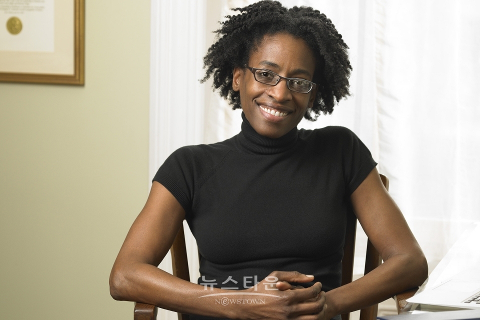 재클린 우드슨(Jacqueline Woodson,미국), 2020 한스크리스티안안데르센상 글작가 부분 수상