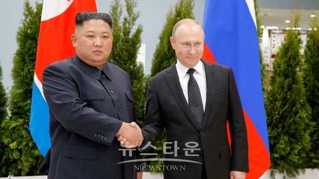 러시아 대사관 성명은 “이 훈장이 북한 영토에서 사망한 소련군 병사들의 기억 보존에 기여한 공로로 북한 지도자에게 수여됐다”고 밝혔다고 AP통신이 이날 전했다.