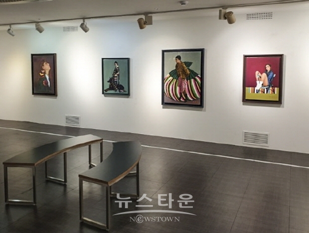 김규리 초대展 ‘오방색의 꿈’(김한정 기자)
