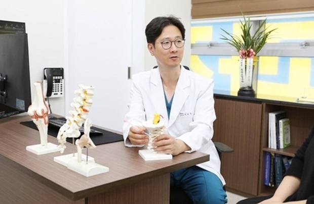 (사진: 바로나정형외과 전재민 원장)
