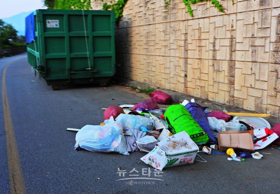 원주시 문막읍 동화리 쓰레기 무단투기현장