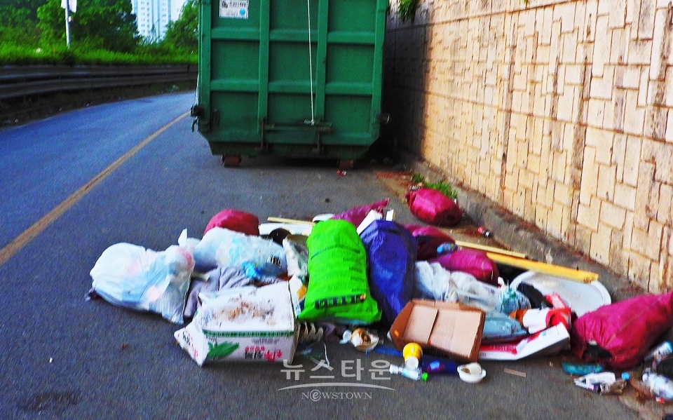 원주시 문막읍 동화리 쓰레기 무단투기현장