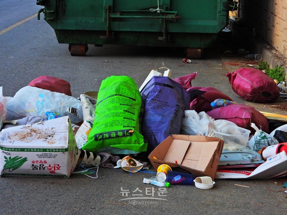 원주시 문막읍 동화리 쓰레기 무단투기현장