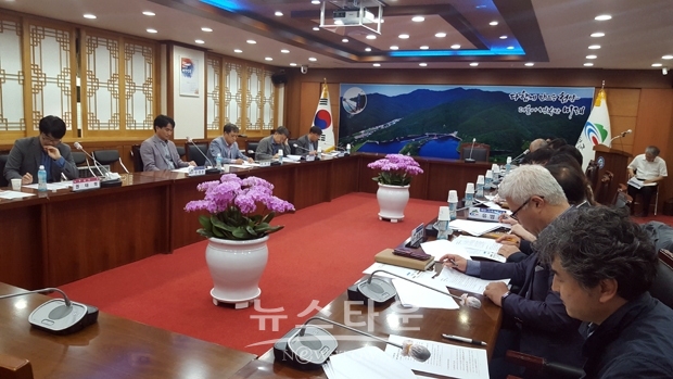 청양군이 지난 5월 19일 지역활성화재단 출범과 관련 전문가들과 함께 실무회의를 열고 운영규정 제정을 위한 구체적 논의를 가졌다.