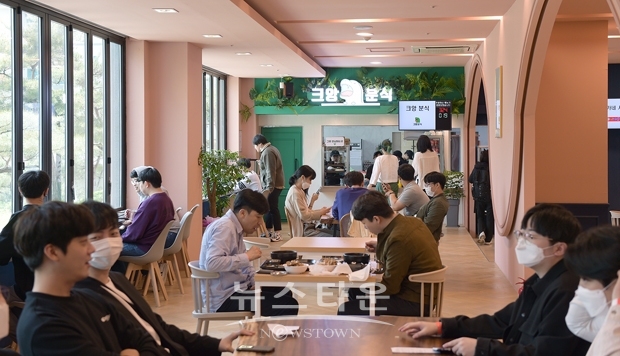 백화점식 ‘푸드코트’