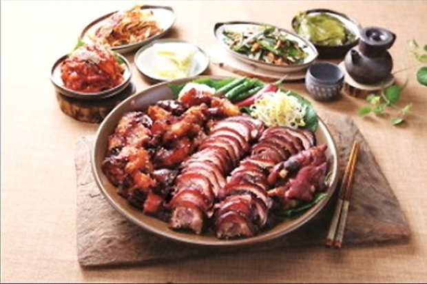 (사진 : ‘가장맛있는족발’ 라페스타점 반반족발)
