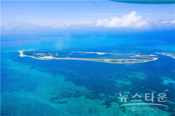 타이완(대만) 인근 환상산호도(atolls : 가운데 해수 호수가 있는 고리 모양의 산호섬)인 프라타스 섬.