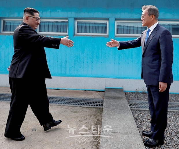 최근의 북한의 강경 태도는 남한이 2년 된 평화가 도발과 교전 주기의 과거로 넘어갔다는 신호이기도 하다. 지난 몇 주간의 사건들은 아직도 갈 길이 멀다는 것을 보여주고 있다.