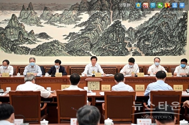 통과된 홍콩보안법은 홍콩에서 국가분열, 정권전복, 테러활동, 해외 세력과의 연계해 국가 안전에 위해를 주는 행위 등을 처벌하는 것이 핵심이다. 치안유지의 정부기관인 “국가안전유지공서(国家安全維持公署)”를 신설, 국가 안전에 관한 정보를 수집하고 분석하는 등 중국 정부가 홍콩에 직접 관여할 법적 근거가 마련된 셈이다. (사진 : 중국 전인대 홈페이지)