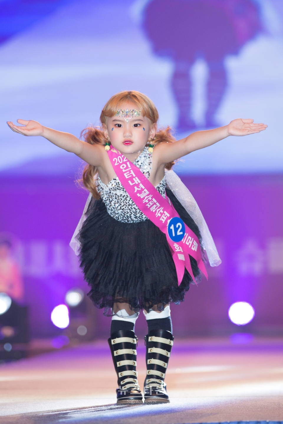 2020 인터내셔널 슈퍼퀸 슈퍼스타 모델 콘테스트, 키즈모델 12번 백초아 / 고득용기자 ⓒ뉴스타운