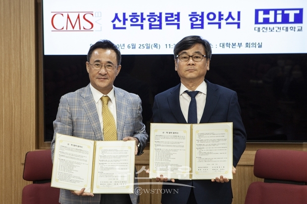 ㈜씨엠에스랩, 대전보건대학교와 산학협력 협약 체결 - (좌)셀퓨전씨 이진수 대표, (우) 대전보건대학교 이강오 총장 / 고득용기자 ⓒ뉴스타운
