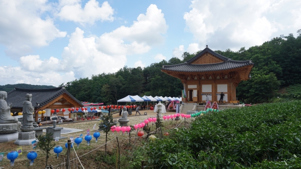 좌측 다도실과 우측 대웅전 건립 모습
