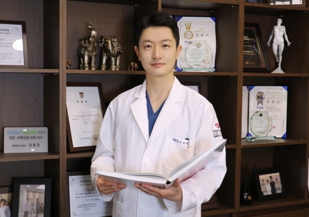 (사진: 탑페이스성형외과 이윤환 원장 )