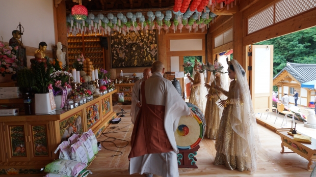 연꽃공양 의식 모습