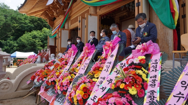 참석한 안동시 관계자와 스님들 모습