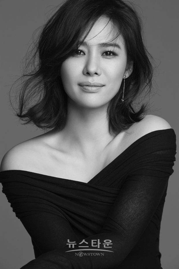 국제구호개발 NGO 굿네이버스는 홍보대사로 활동하고 있는 배우 김현주가 아동권리옹호 캠페인 ‘아이들 편에서 들어주세요’에 내레이션 재능기부로 동참했다고 3일 밝혔다. 사진은 배우 김현주 프로필. / 고득용기자 dukyong15@naver.com