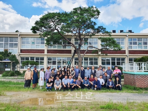 지수초등학교는 금성 구인회, 삼성 이병철, 효성 조홍제, LS그룹 구태희, 구자경, 삼양통상 허정구, GS그룹 허준구, 승산그룹 허완구 경제계 거물들이 다닌 곳이다.