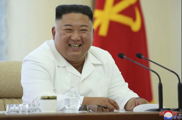 국제사회의 강력한 대북 제재에 더해 올해에는 신종 코로나 바이러스 대책의 일환으로 스스로 국경을 봉쇄하고, 나아가 홍수피해가 북한 경제에 엄청난 타격을 주었다. 이번 노동당 중앙위 총회에서는 경제정책 실패를 사실상 인정한 점이 눈에 띤다.