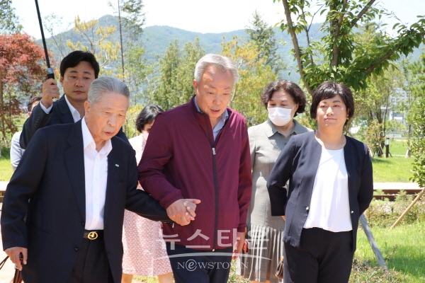 엄상주 명예회장과 윤상기 하동군수