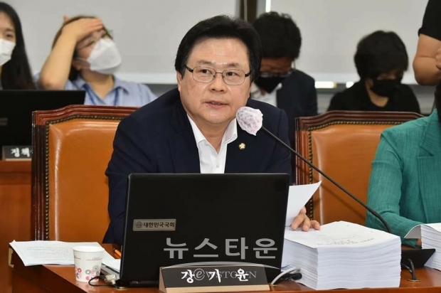 미래통합당 강기윤 (경남 창원시 성산구 , 보건복지위원회 간사 ) 국회의원[사진=의원실]
